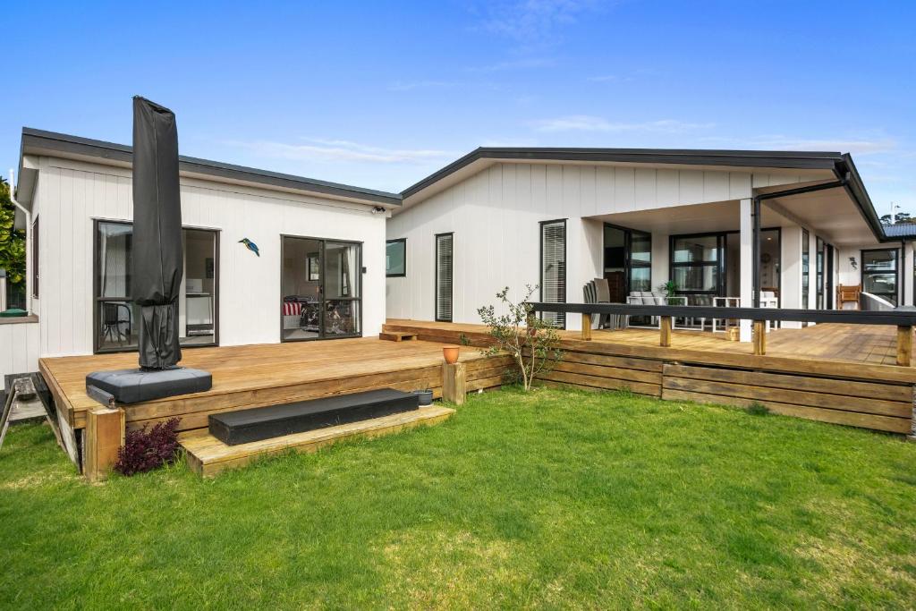 Κήπος έξω από το Beachy Serenity - Waihi Beach Holiday Home