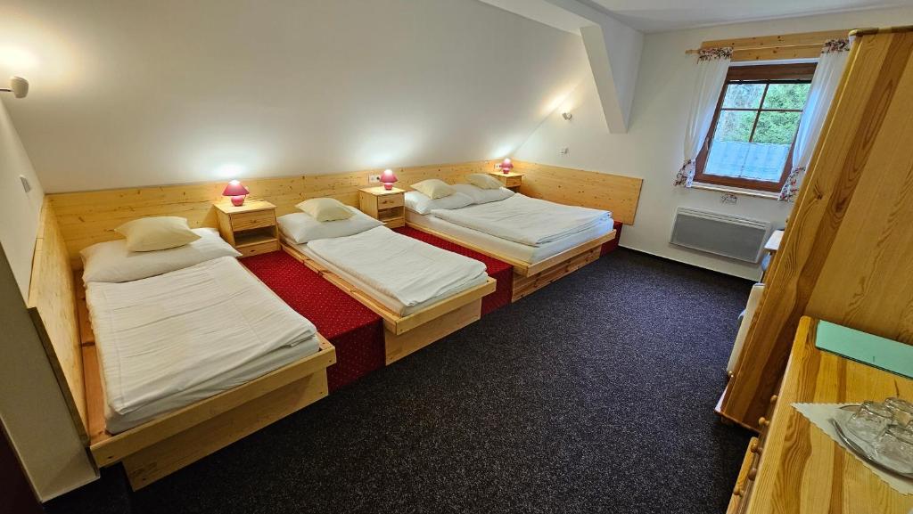 Postel nebo postele na pokoji v ubytování Penzion Čtyřlístek