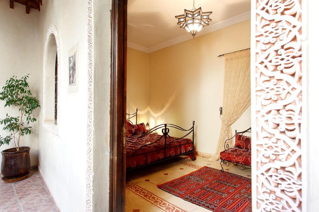 Postel nebo postele na pokoji v ubytování Riad La Kahana