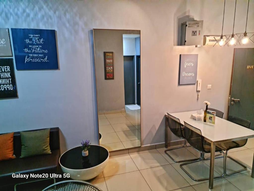 Kuchyň nebo kuchyňský kout v ubytování HNM Homestay Mesahill Nilai KLIA