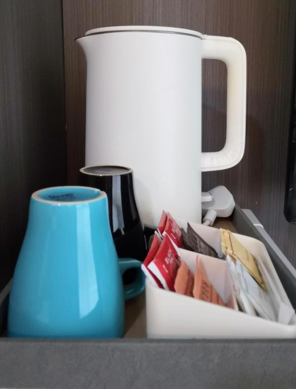 Coffee and tea making facilities at Hennessy Hotel