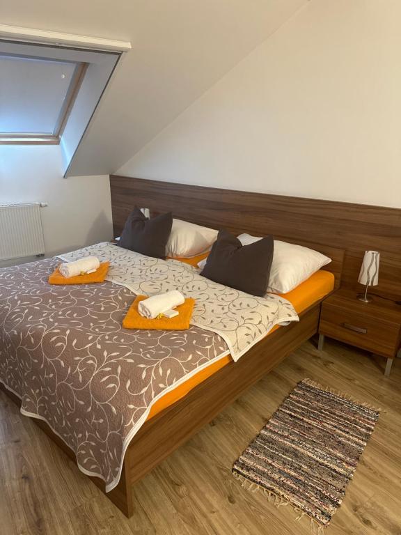 Postel nebo postele na pokoji v ubytování Penzion Blatnička