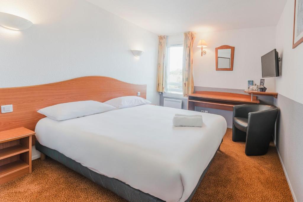 Postel nebo postele na pokoji v ubytování Cap Hôtel