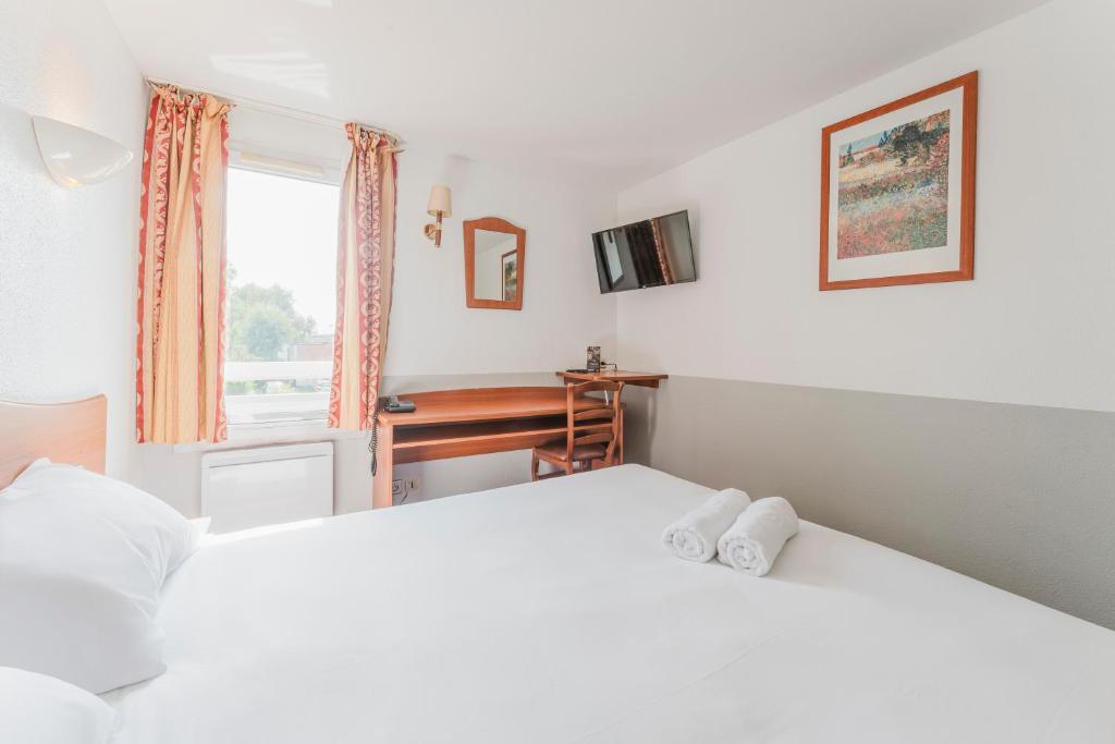 Postel nebo postele na pokoji v ubytování Cap Hôtel
