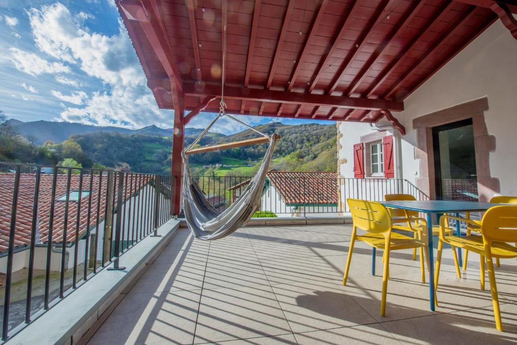 Nespecifikovaný výhled na hory nebo výhled na hory při pohledu z hotelu