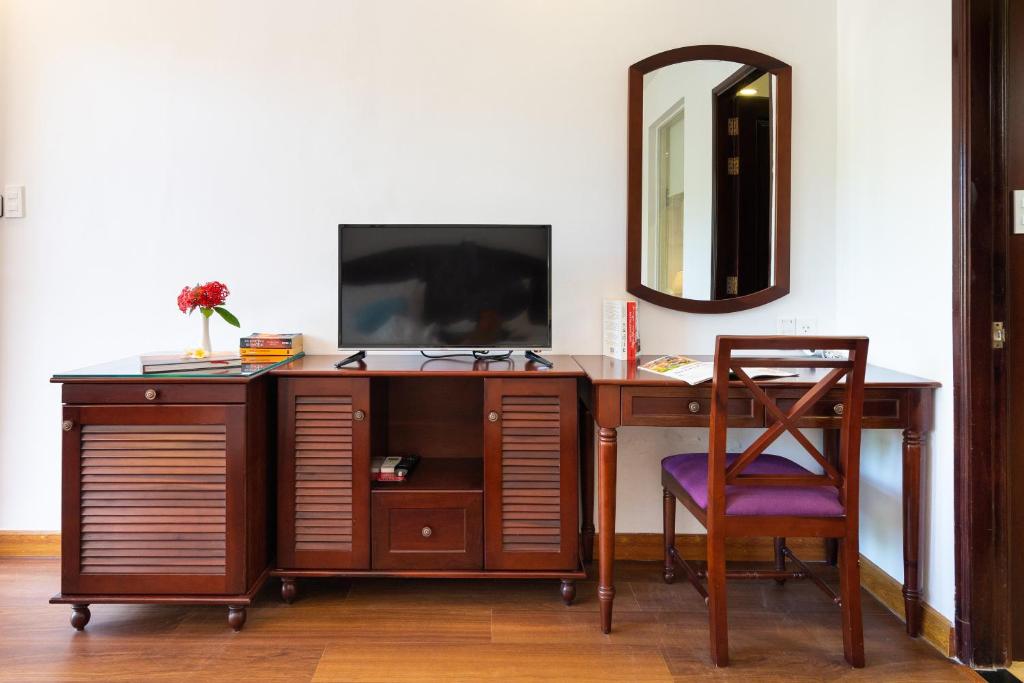 Phòng Superior Giường Đôi Nhìn Ra Hồ Bơi