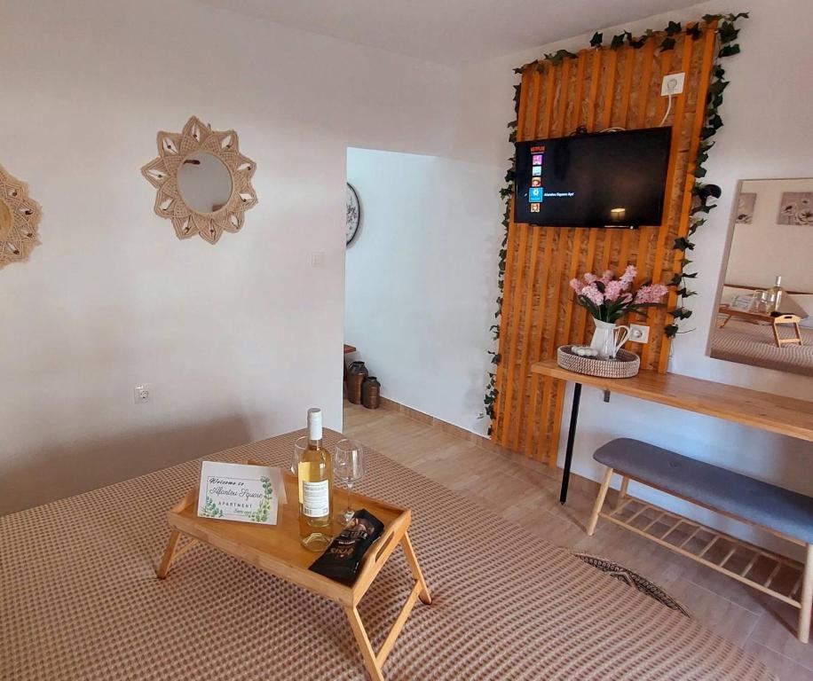 TV a/nebo společenská místnost v ubytování Afandou Square Apartment