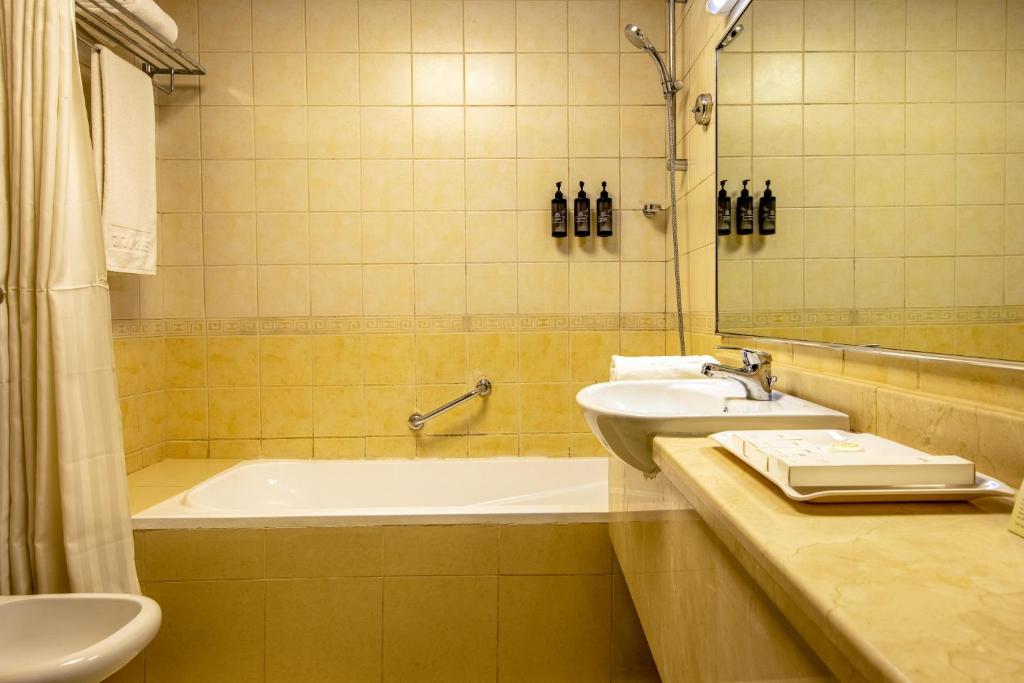 Koupelna v ubytování TIME Ruby Hotel Apartment