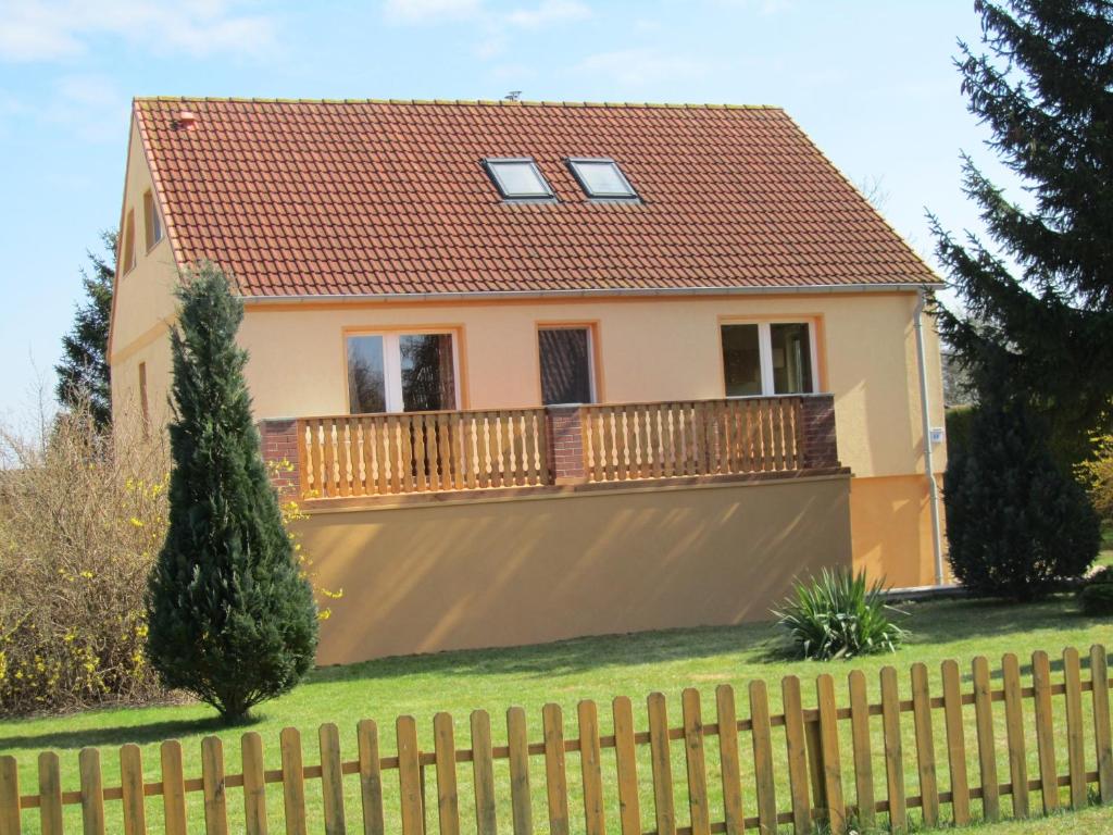 a house with a fence in a yard at Ferienhaus Bolliger Apartment 3 in Kalkhorst