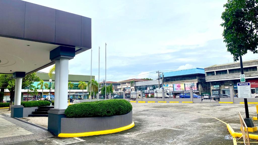 Circle Inn Hotel and Suites Bacolod photo