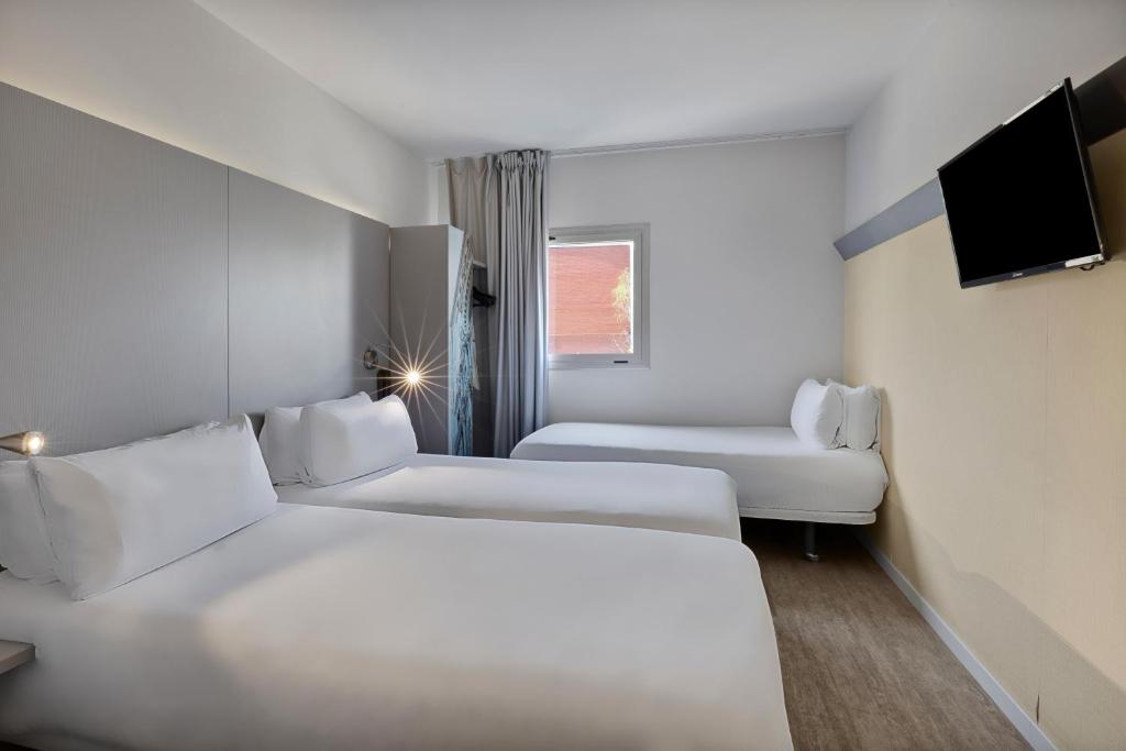 Postel nebo postele na pokoji v ubytování B&B HOTEL Girona 2