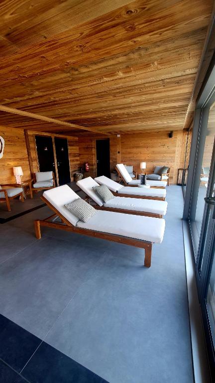 Postel nebo postele na pokoji v ubytování MAD Retreat Hotel