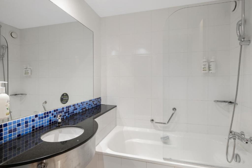 Koupelna v ubytování B&B HOTEL Girona 3