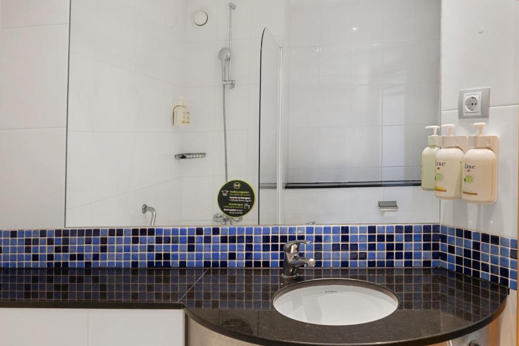 Koupelna v ubytování B&B HOTEL Girona 3