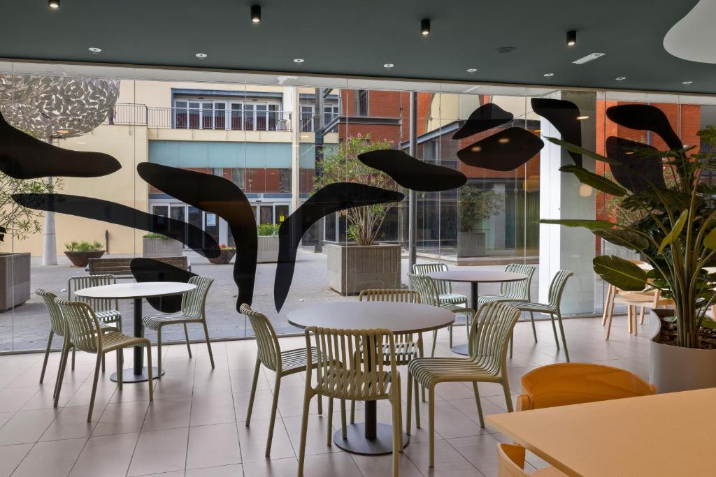 Restaurace v ubytování B&B HOTEL Girona 3