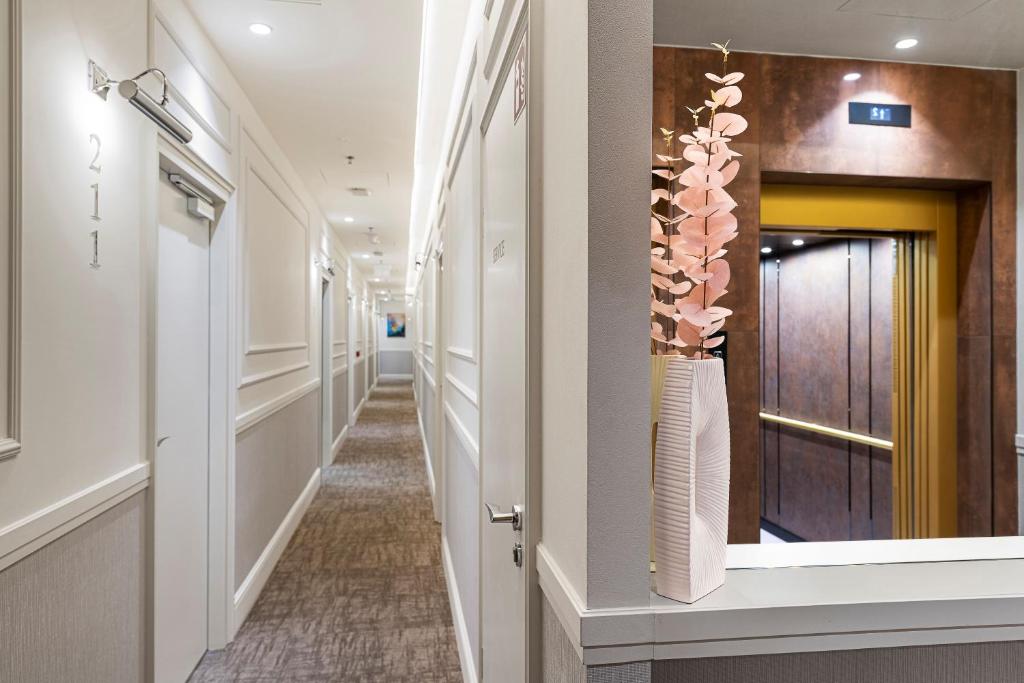 Three Corners Avenue Hotel - Resim 43