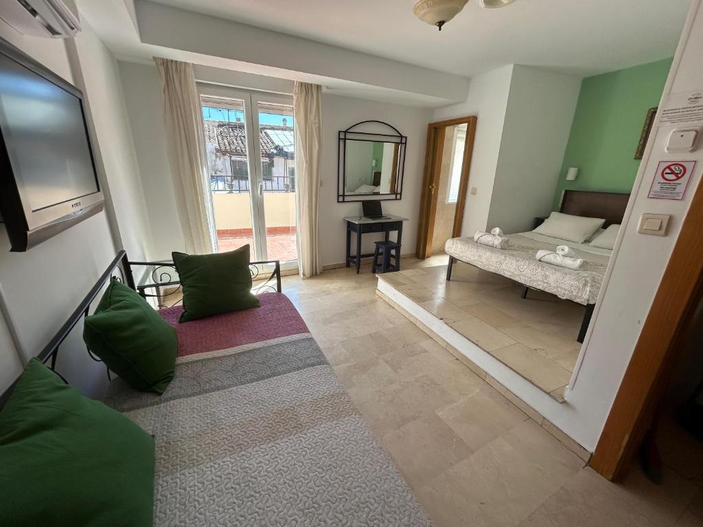 Postel nebo postele na pokoji v ubytování Hostal El Olivo