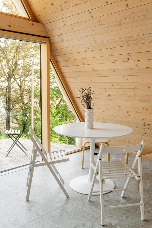 Balkón nebo terasa v ubytování A-frame Forest Nest