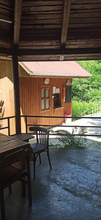 Balkón nebo terasa v ubytování Hostinec Klopoty