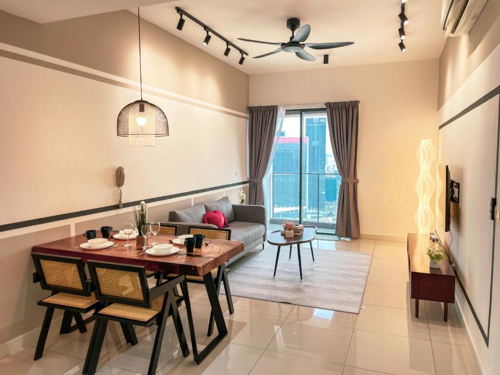 Continew Residence Cozy Suite by GUESTONIC - Two-Bedroom Superior Apartment