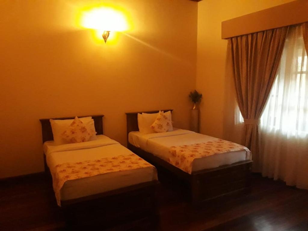 The Loris Manor - 10