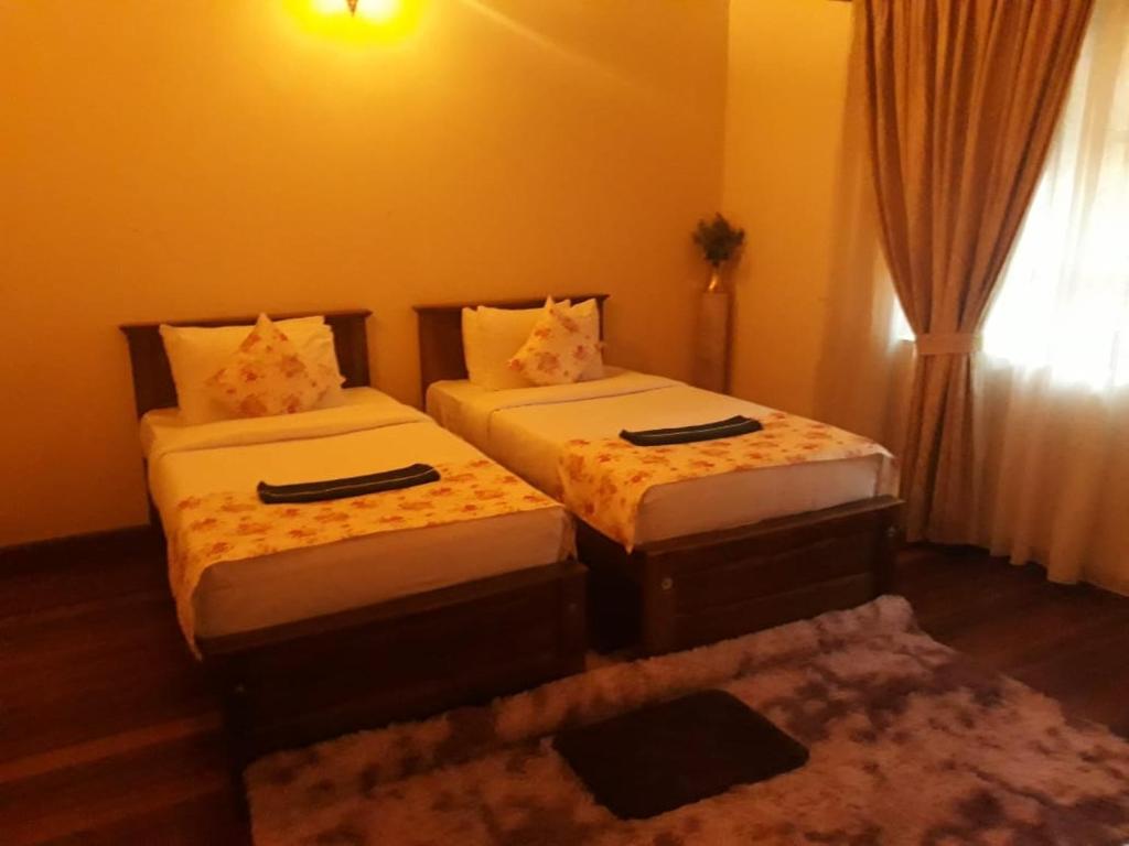 The Loris Manor - 12