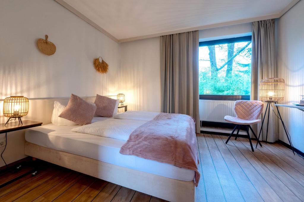 Postel nebo postele na pokoji v ubytování Hotel Waldkur