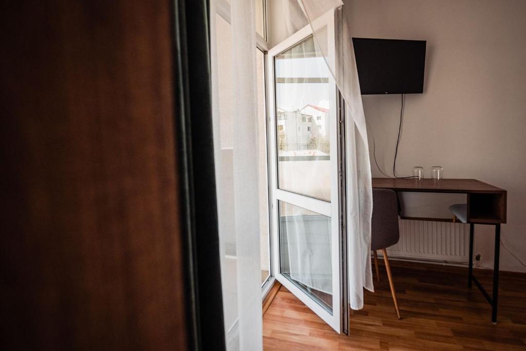 Complex Omnia - Apartamente Husi - Three-Bedroom Apartment