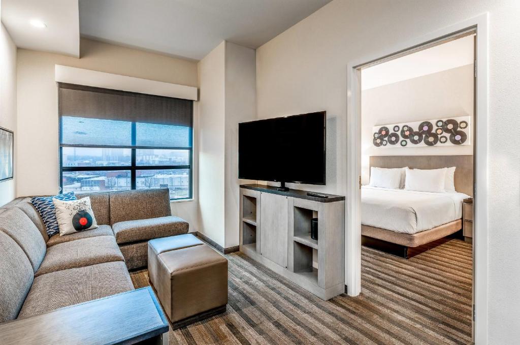 Hyatt House Nashville Downtown-Convention Center - 