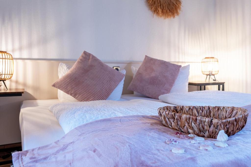 Postel nebo postele na pokoji v ubytování Hotel Waldkur