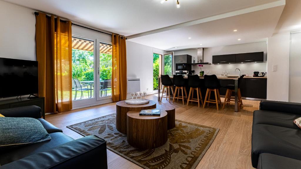 a living room with a couch and a table at La Cerisaie in Talant