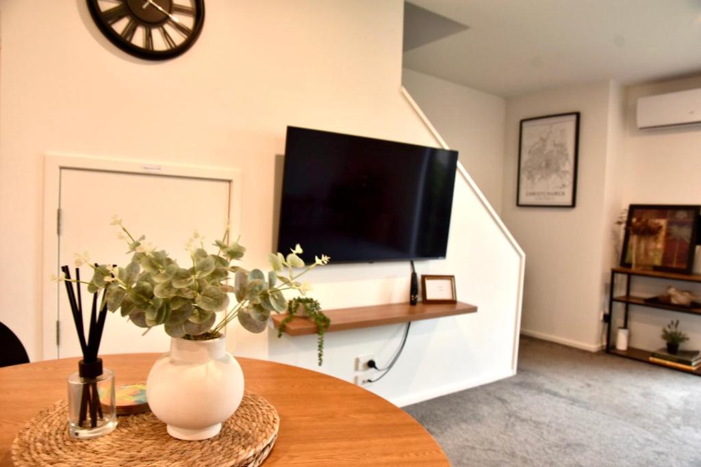 Close to Arena and one kilometer from Railway station onsite EV car park - Resim 21