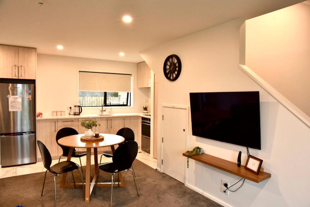 Close to Arena and one kilometer from Railway station onsite EV car park - Resim 29