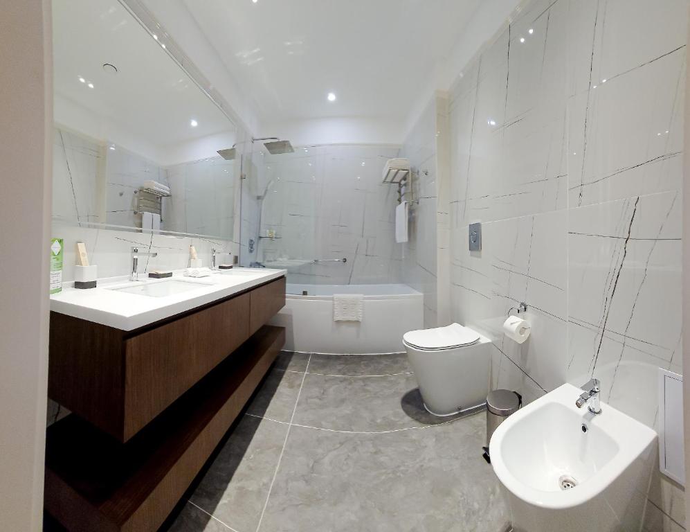 Grand Tien Shan Hotel - Deluxe Double Room