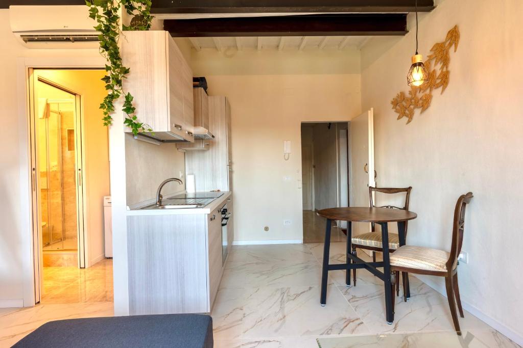 Kuchyň nebo kuchyňský kout v ubytování Le Rondini, comfy flat