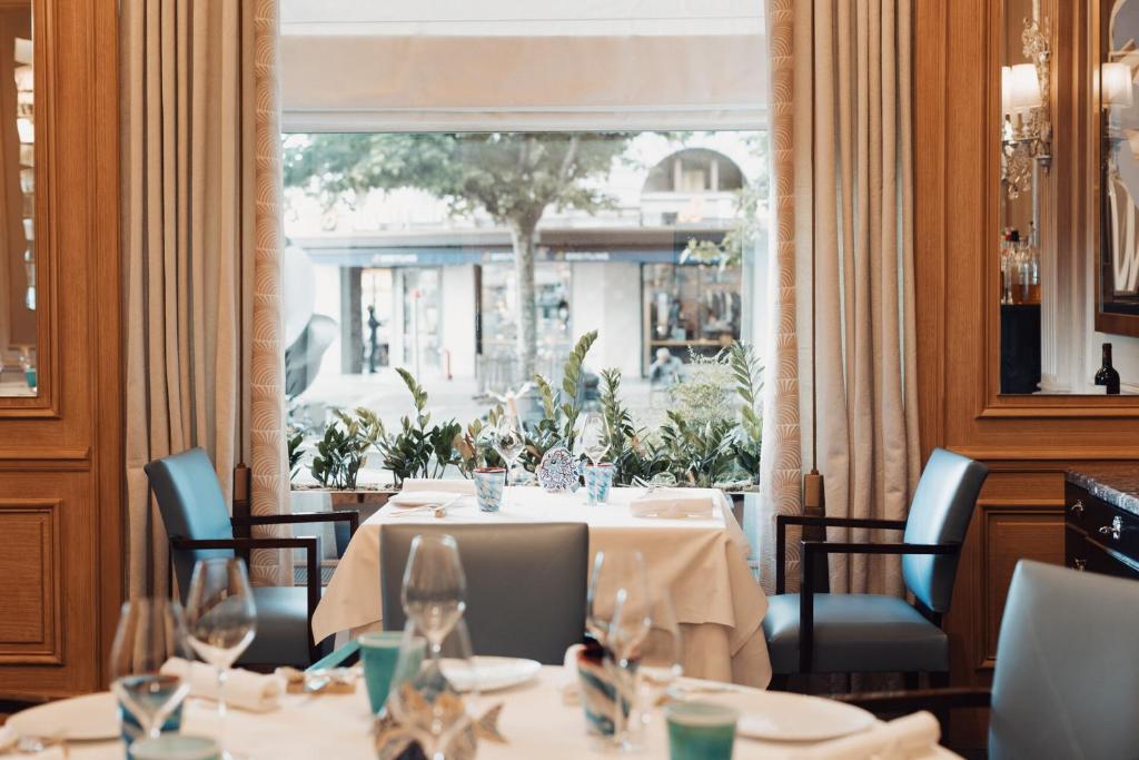 Restaurace v ubytování Four Seasons Hotel des Bergues Geneva
