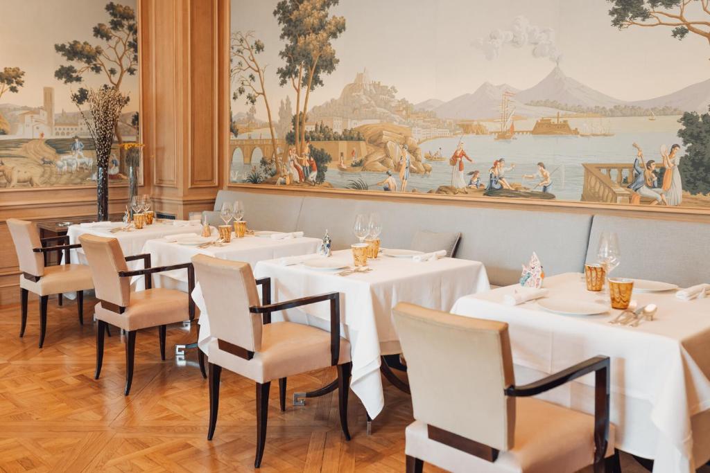 Restaurace v ubytování Four Seasons Hotel des Bergues Geneva