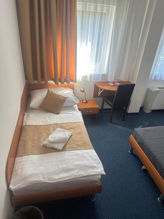 Postel nebo postele na pokoji v ubytování Hotel Remy