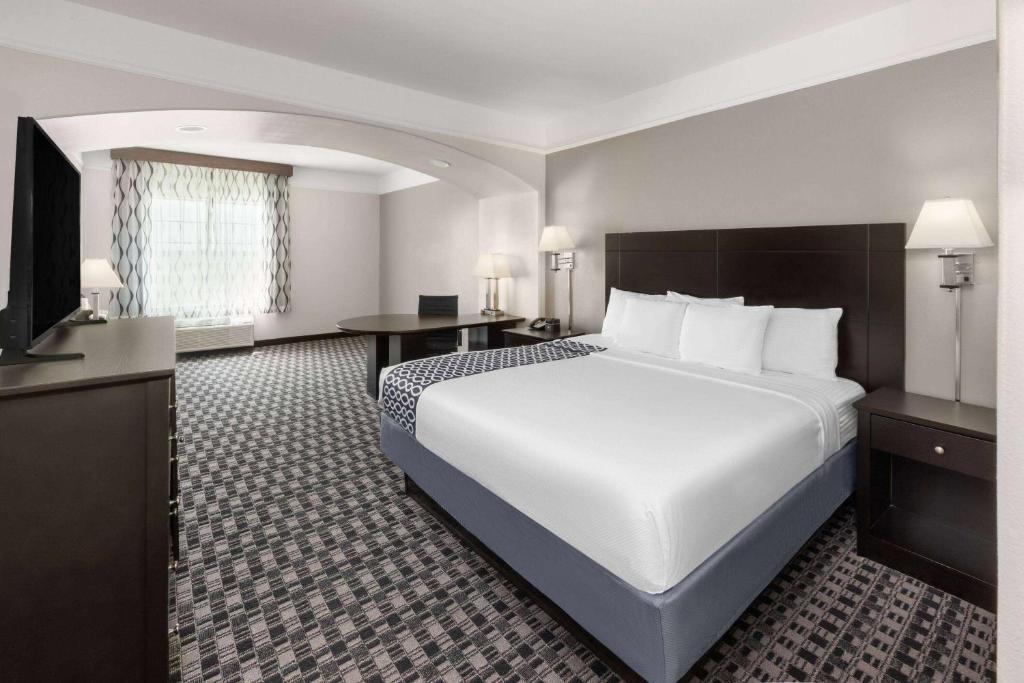 La Quinta by Wyndham Deer Park photo