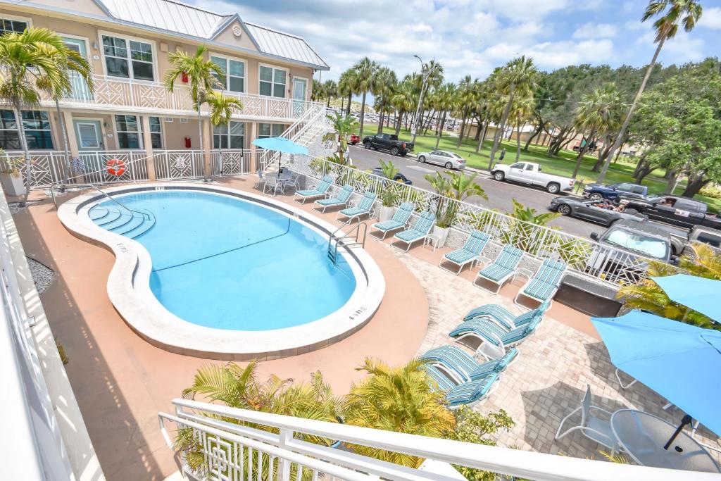 an image of a swimming pool at a resort at Clearwater Beach Suites #102 in Clearwater Beach