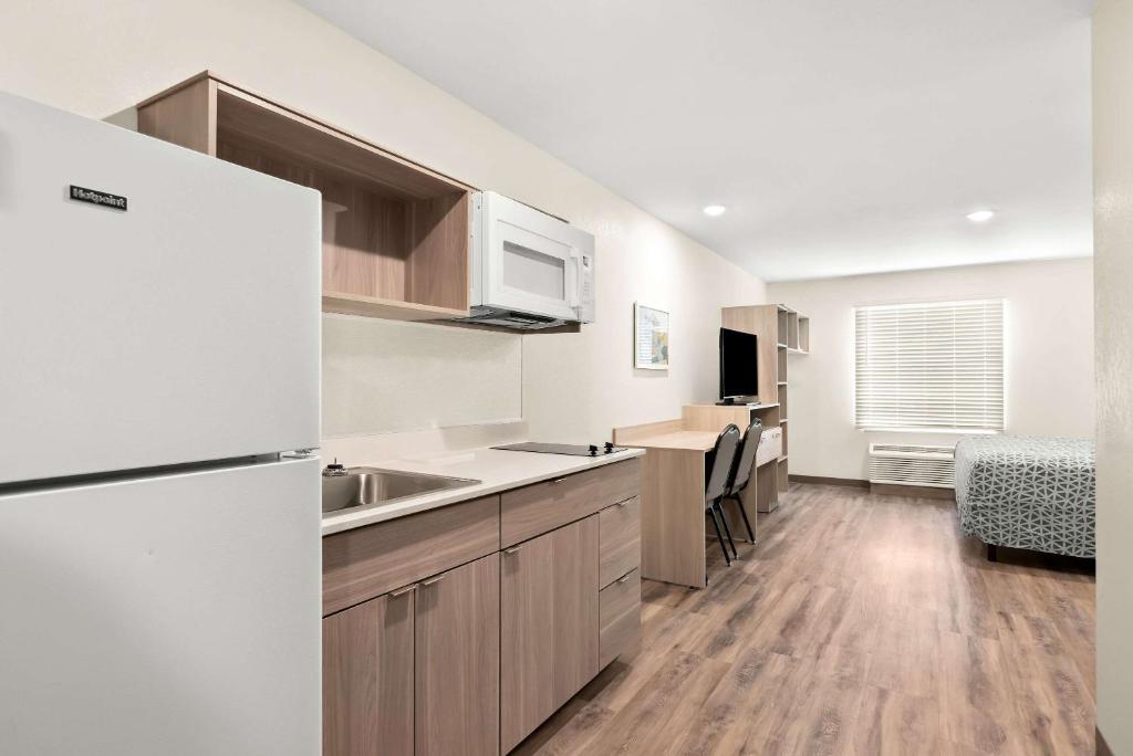 WoodSpring Suites Savannah West Chatham Parkway - Superior Queen Efficiency Room - Niet -roken