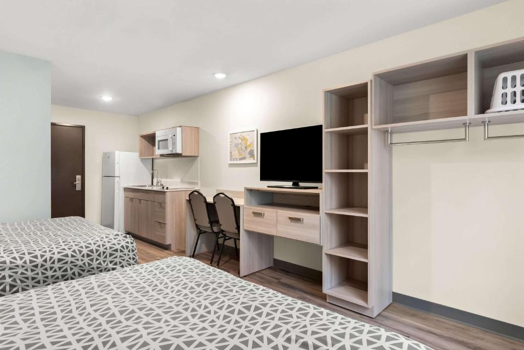 WoodSpring Suites Savannah West Chatham Parkway - Queen Suite With Two Queen Beds - Non Smoking