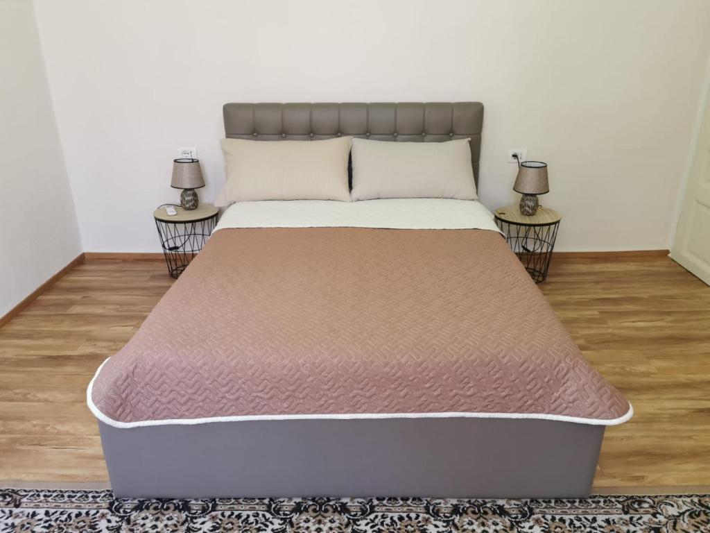 Postel nebo postele na pokoji v ubytování GM Tirana Hostel