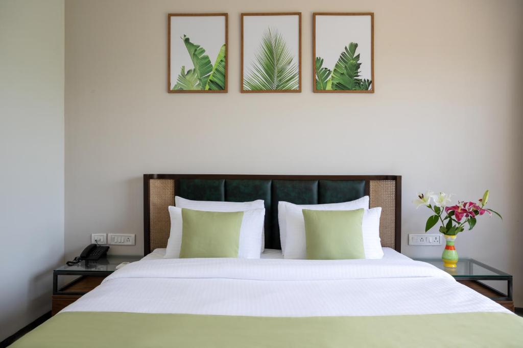 Postel nebo postele na pokoji v ubytování Sibaya Beach Resort, Morjim