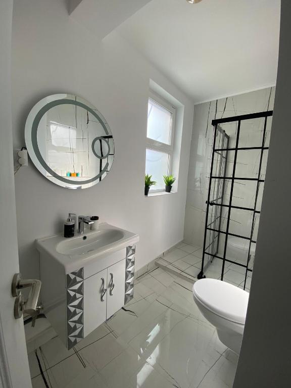 Complex Omnia - Apartamente Husi - Two-Bedroom Apartment