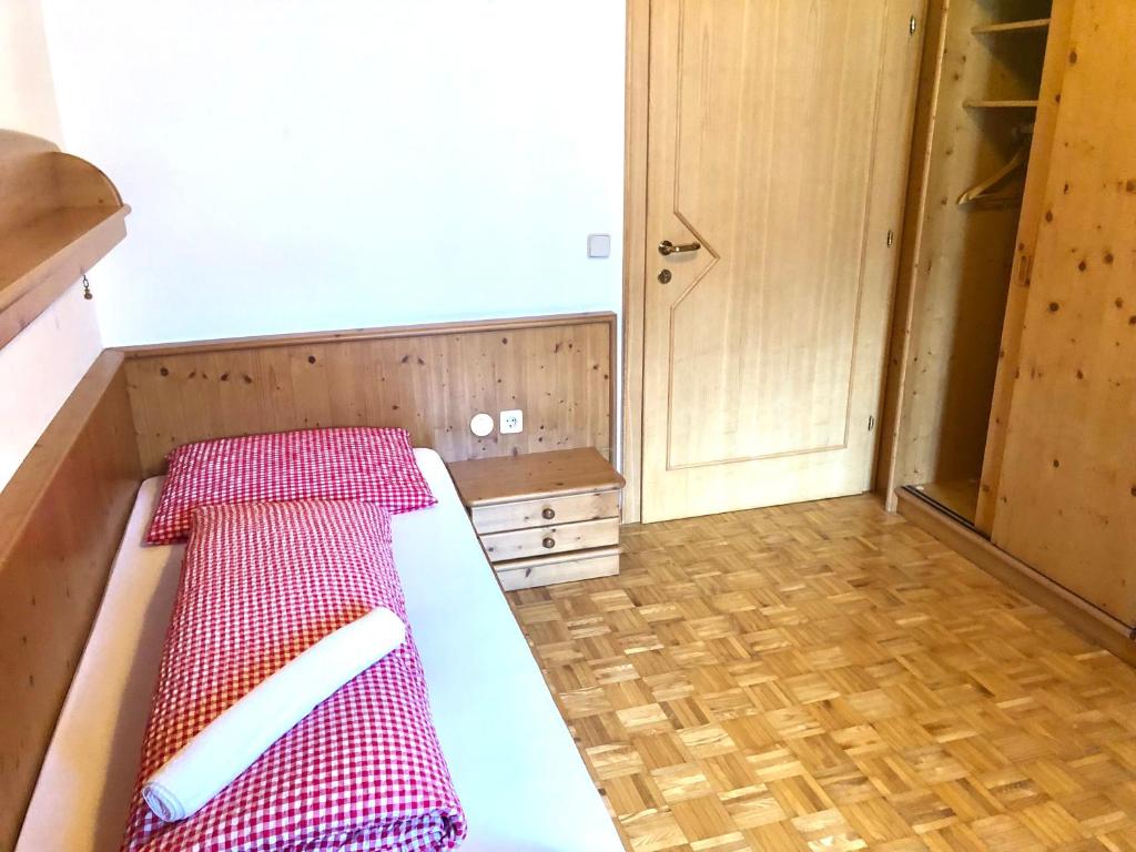 Postel nebo postele na pokoji v ubytování Hotel Ledererwirt