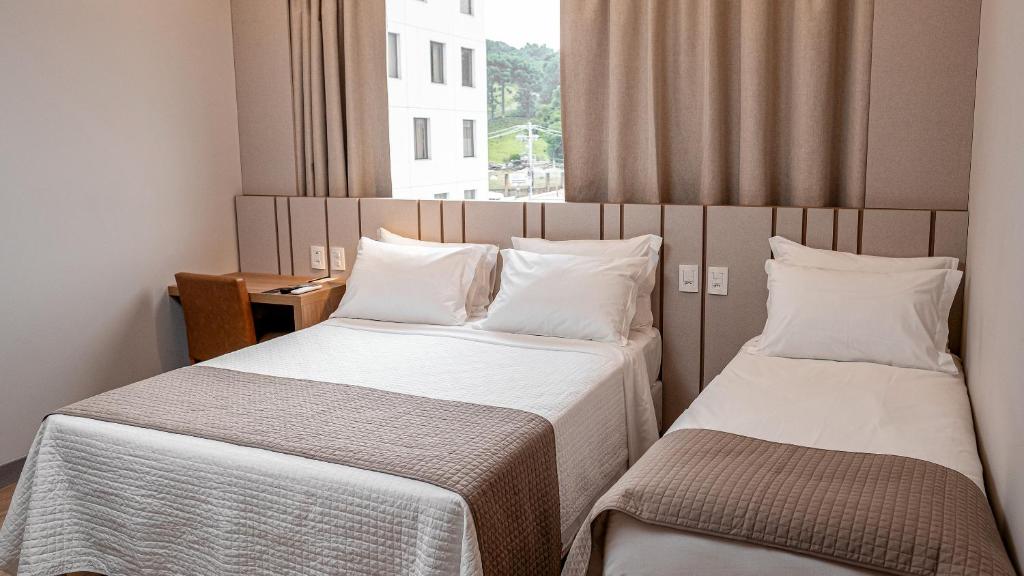 Postel nebo postele na pokoji v ubytování Plaza Hotel & Boulevard Convention - Vale dos Vinhedos