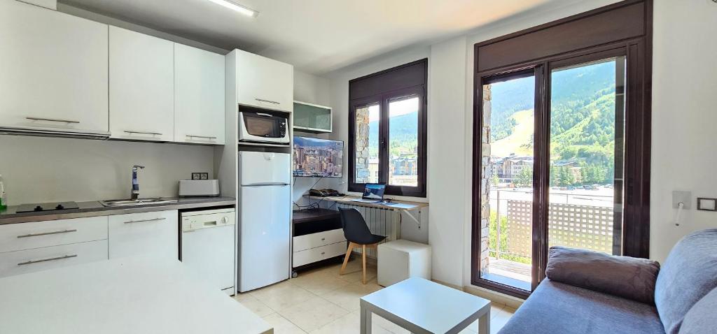 Kuchyň nebo kuchyňský kout v ubytování Malva, el Tarter, zona Grandvalira