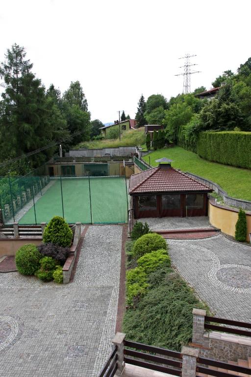 Tenis a/nebo squash v ubytování Dom w Górach "TRESNA" nebo okolí