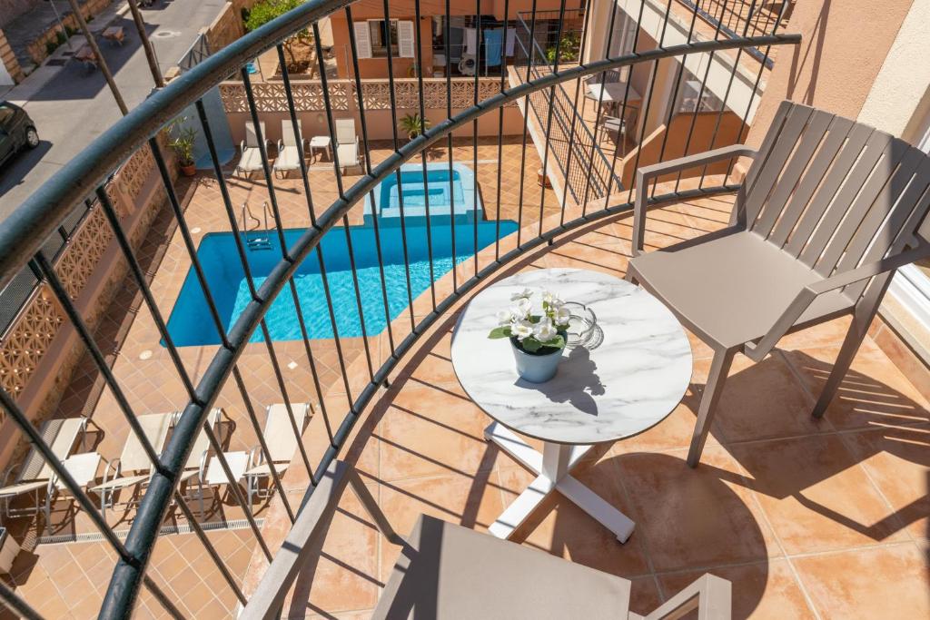 Martinez Apartments - One-Bedroom Apartment
